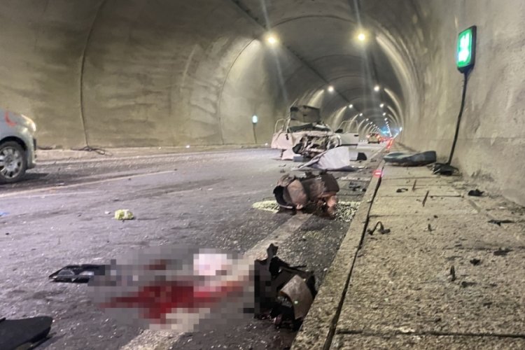 Zonguldak'ta otomobil t&uuml;nelde kaldırıma &ccedil;arptı: 1 ağır yaralı