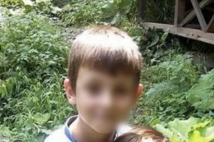Trakt&ouml;rde oynayan minik Musa'nın başına yorgun mermi d&uuml;şt&uuml;