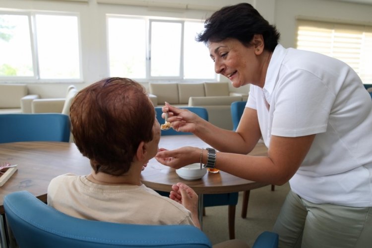 Bursa'da o evde Alzheimer hastaları artık gece de konaklayabilecek