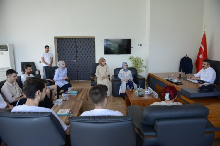 Bursa'da 'Uyumayan' &ouml;ğrencilerden Başkan Yılmaz'a ziyaret