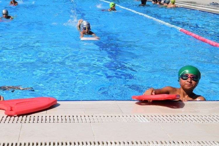 Bursa Osmangazi'de sağlıklı yaşam i&ccedil;in 12 bin &ccedil;ocuk kula&ccedil; attı