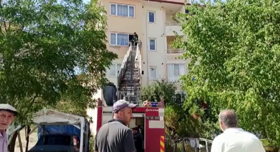 Sivas'ta oturduğu evi yakmaya kalkıştı