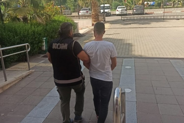 Aydın Nazilli'de otomobil gizlenmiş 9 adet silah ele ge&ccedil;irildi