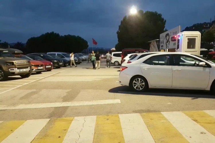 Dinlenme tesisinde ayağına yorgun mermi d&uuml;şt&uuml;
