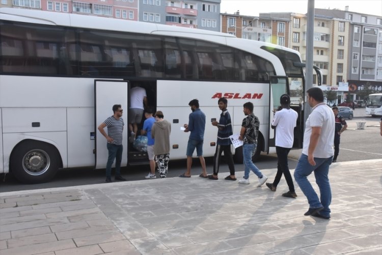 38 d&uuml;zensiz g&ouml;&ccedil;men, sınır dışı edilmek &uuml;zere Iğdır'a g&ouml;nderildi