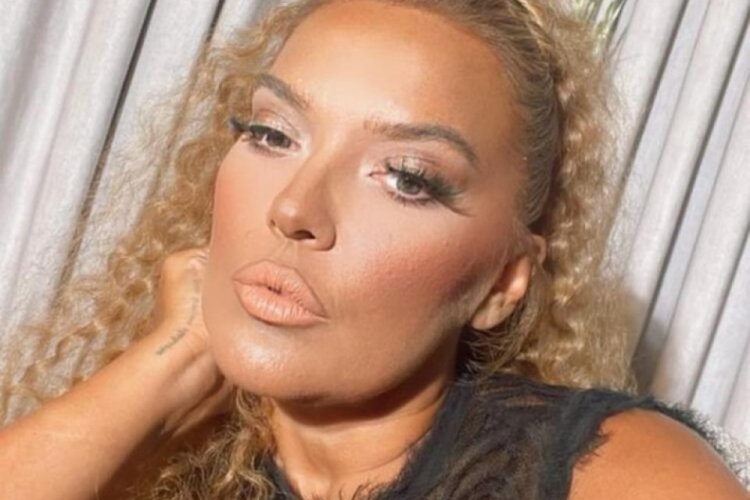 Demet Akalın: G&ouml;ğ&uuml;s a&ccedil;maya ihtiyacım yok