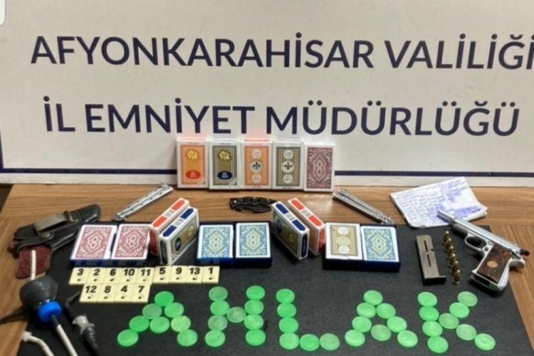 Kastamonu'da uyuşturucu ka&ccedil;ak&ccedil;ılığından aranan kişi kumar operasyonunda yakalandı