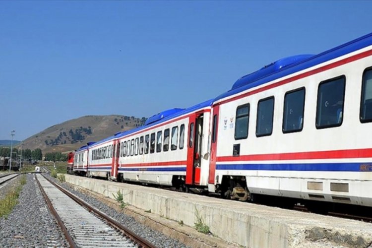 Edirne'de trenin &ccedil;arptığı kişi yaşamını yitirdi