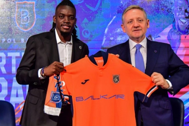 Başakşehir, Bertrand Traore'yi resmen a&ccedil;ıkladı