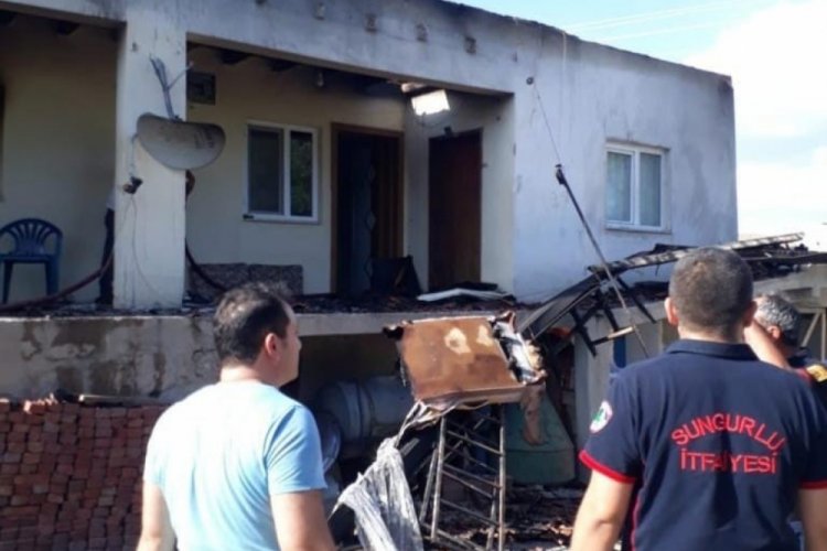 &Ccedil;orum'da evde &ccedil;ıkan yangın ahır ve tandırı k&uuml;le &ccedil;evirdi