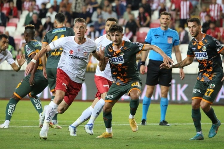 Alanyaspor ve Sivasspor puanları paylaştı