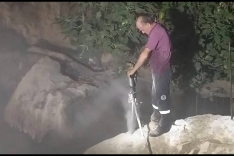 Mersin'de kayanın altında sıkışan &ccedil;ocuğun cansız bedeni saatler sonra &ccedil;ıkarıldı