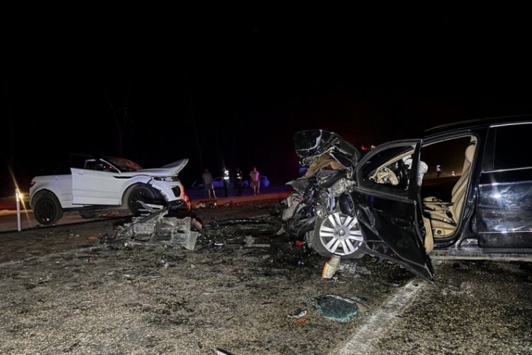 Muğla'da iki otomobil &ccedil;arpıştı: 1 &ouml;l&uuml; 3 yaralı