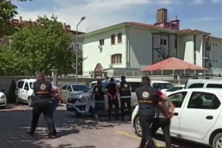 Konya'da polis memuruna &ccedil;arpıp ka&ccedil;an alkoll&uuml; s&uuml;r&uuml;c&uuml; tutuklandı