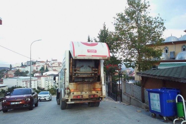 Bilecik'te &ccedil;&ouml;p konteynerleri yıkanarak dezenfekte ediliyor