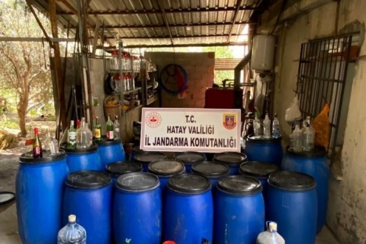 Ara&ccedil;lardan mazot &ccedil;alarken yakalandı
