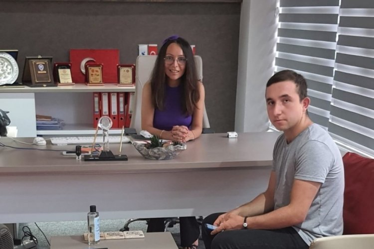 Bolu'da biriktirdiği askerlik har&ccedil;lığını şehit ailelerine bağışladı