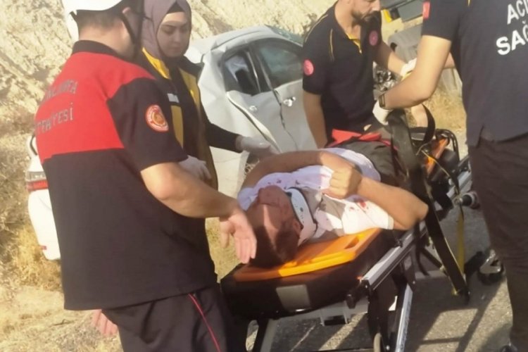 Şanlıurfa'da tırla otomobil &ccedil;apıştı