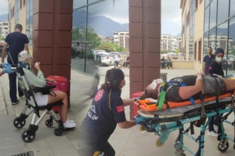 Polonyalı turistler Antalya'da safari cipiyle şarampole d&uuml;şt&uuml;! Yaralılar var