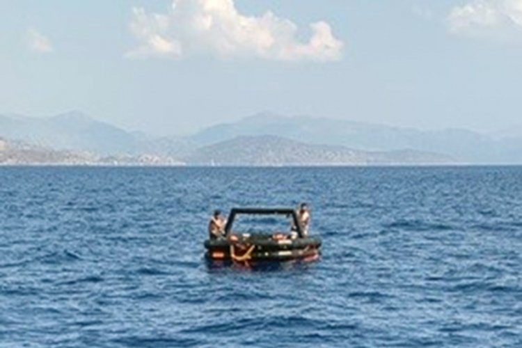 Muğla Marmaris a&ccedil;ıklarında 2 g&ouml;&ccedil;men kurtarıldı