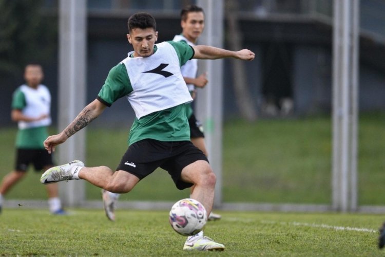 Bursasporlu futbolcular yoğun mesai yapıyor