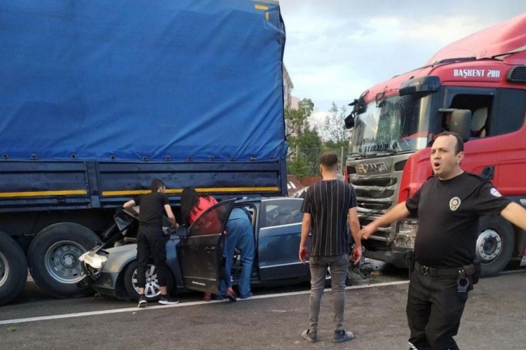 Başkentte freni boşalan tır dehşet sa&ccedil;tı: 1'i ağır 3 yaralı