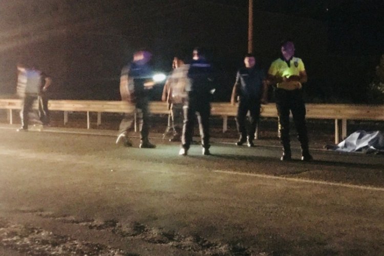 Sakarya'da devrilen motosikletin s&uuml;r&uuml;c&uuml;s&uuml; hayatını kaybetti