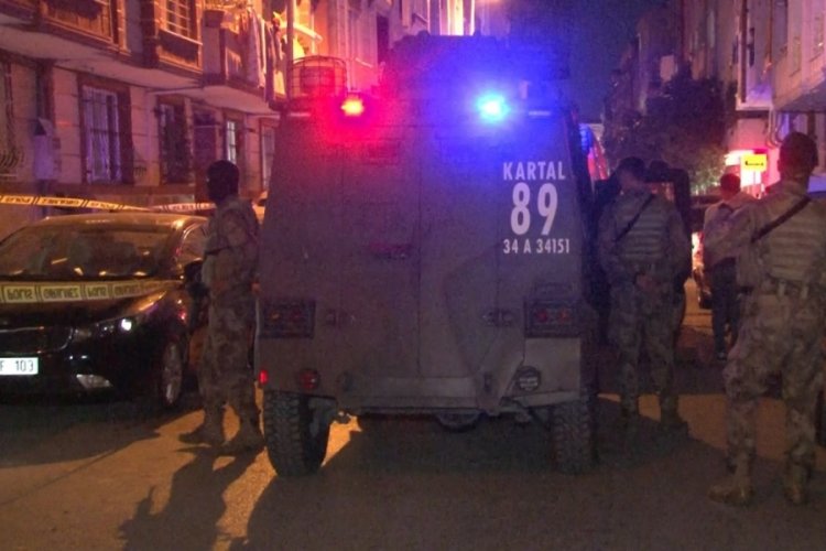 İstanbul'da "&ccedil;&ouml;p atma" kavgasında kan aktı: 3 yaralı