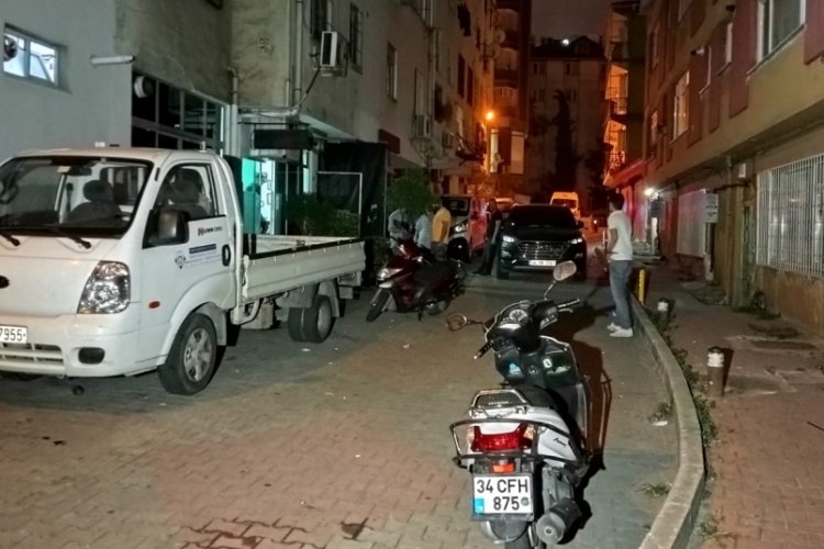 İstanbul'da bir kişi husumetlilerine kahvehanede kurşun yağdırdı: 2 yaralı
