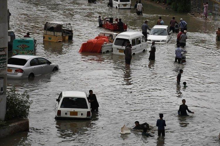 Pakistan'da şiddetli yağışlar sebebiyle 15 kişi hayatını kaybetti