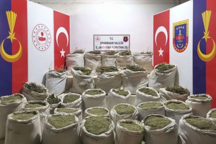 S&uuml;leyman Soylu: 1 ton 929 kilogram esrar ele ge&ccedil;irildi