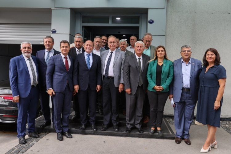 Faik &Ouml;ztrak başkanlığındaki CHP Ekonomi Masası heyeti İzmir'de