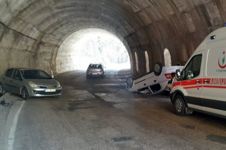Tunceli'de iki ara&ccedil; t&uuml;nelde &ccedil;arpıştı: 4 yaralı