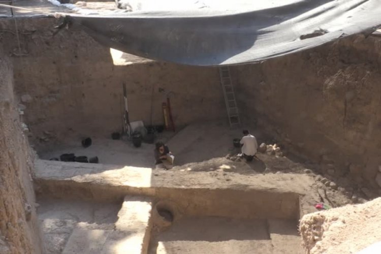 Hatay'da A&ccedil;&ccedil;ana H&ouml;y&uuml;k kazısında 3 bin 500 yıllık yerleşim tabakasına inildi