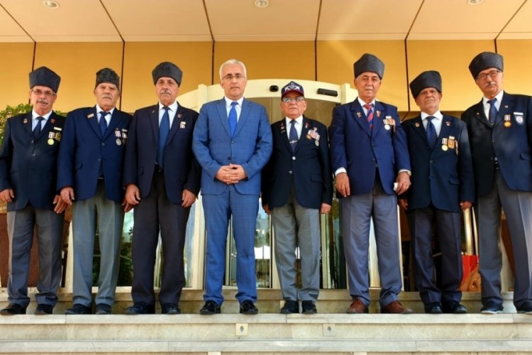 Kıbrıs Gazileri ziyaret i&ccedil;in KKTC'ye gitti