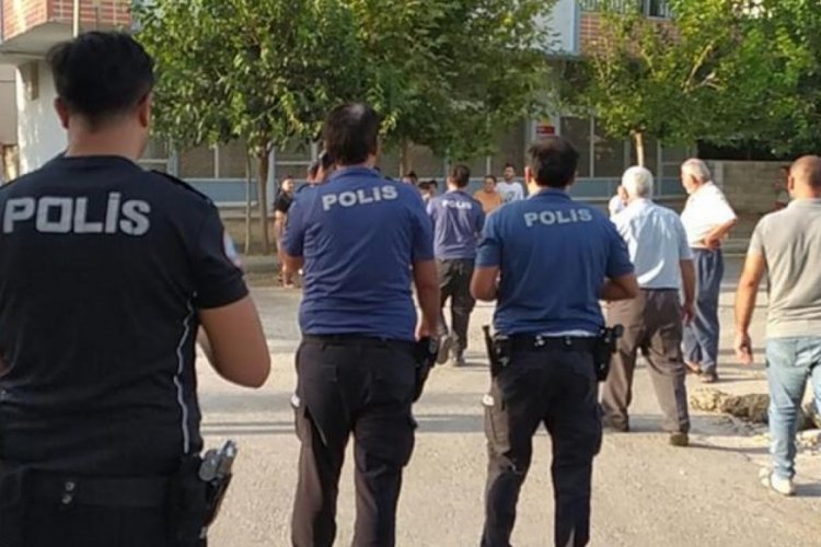 Evinin &ouml;n&uuml;nde feci son! Sırtından bı&ccedil;aklandı, hastanede &ouml;ld&uuml;