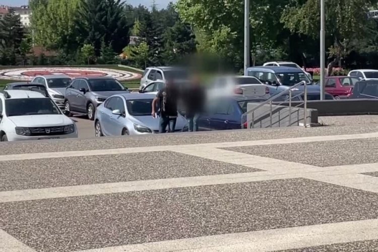 Otob&uuml;ste uyuşturucu ile yakalanan bir kişi tutuklandı