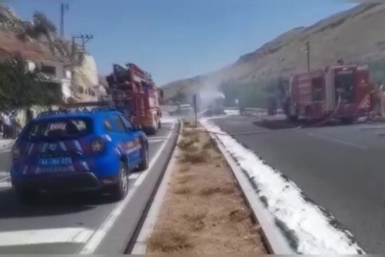 Malatya'da tır ile otomobil &ccedil;arpıştı: 5 kişi yaralandı