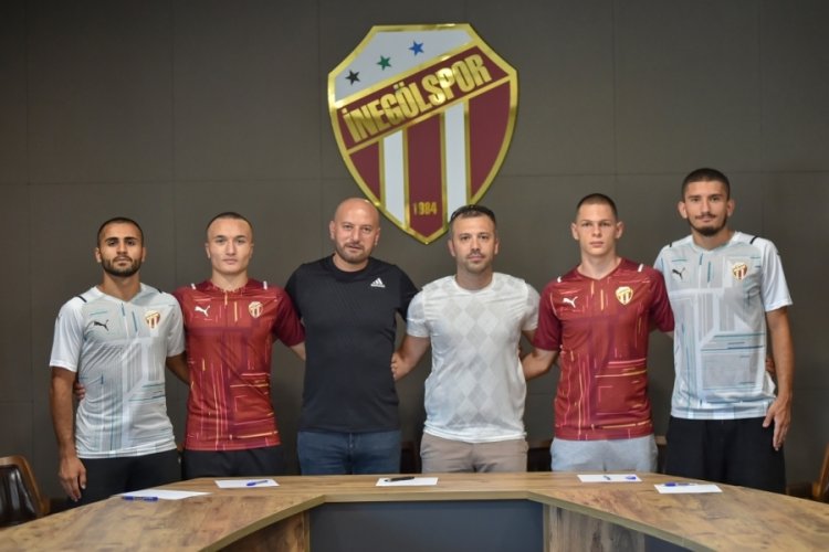Bursa İneg&ouml;lspor'da 4 oyuncu profesyonel s&ouml;zleşme imzaladı
