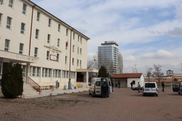 Kayseri'de annesini bı&ccedil;aklayan eski eşinin beraatini istedi
