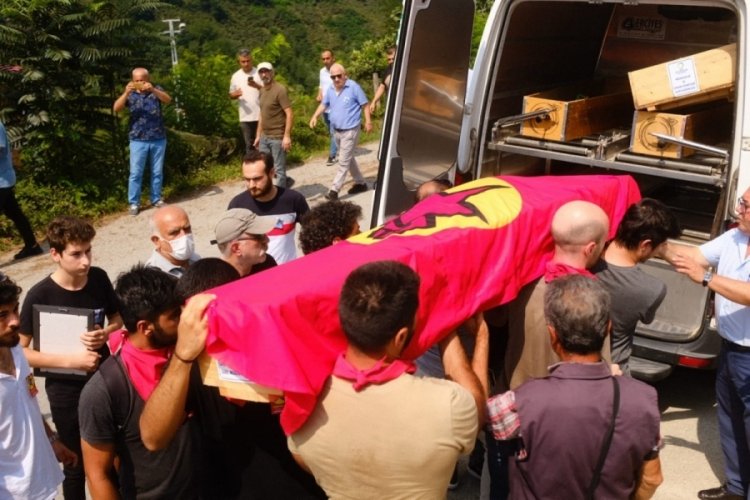 Ordu'da mezarlıktaki g&ouml;steriye polis m&uuml;dahalesi: 9 g&ouml;zaltı
