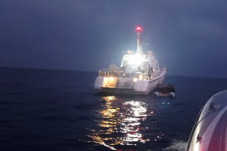 İzmir a&ccedil;ıklarında 48 g&ouml;&ccedil;men yakalandı