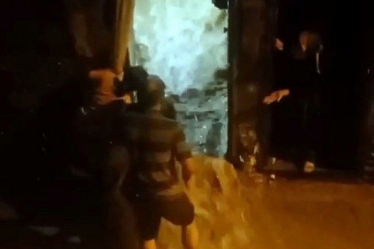Bursa'da İznik'te kuvvetli yağış sele neden oldu