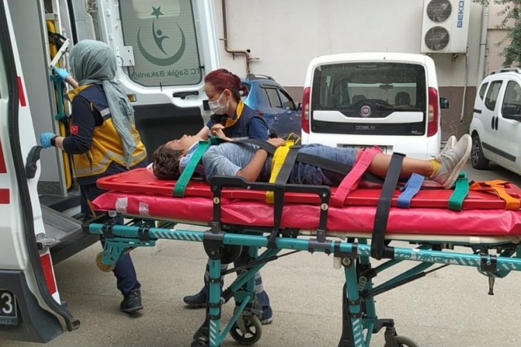 Bursa Orhangazi'de yola fırlayan &ccedil;ocuk yaralandı