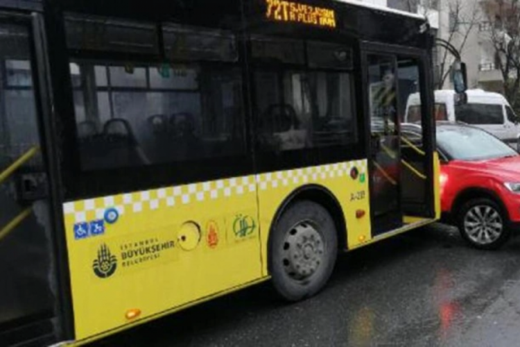 İETT otobüsü tavanından su aldı - Güncel Haberler - Bursadabugun.com