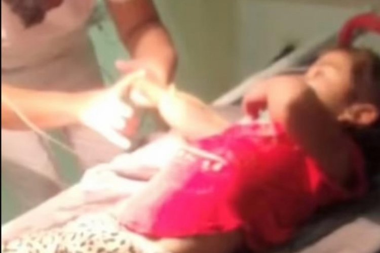 &Ouml;ld&uuml; zannedilen kızın cenaze t&ouml;reninde yaşadığı fark edildi