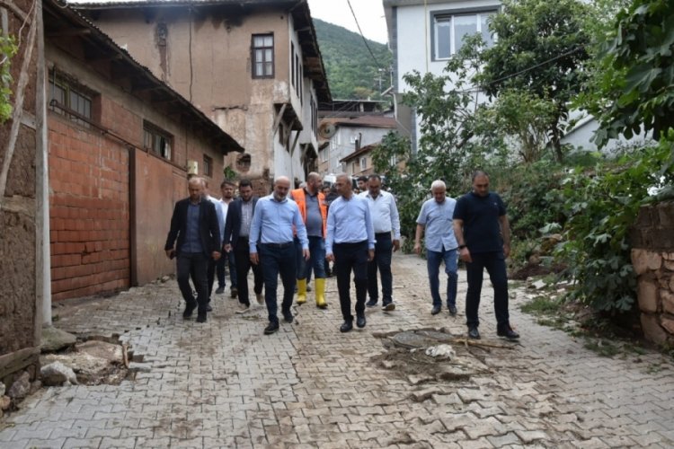 AK Parti Bursa Milletvekili Zafer Işık, taşkından etkilenen Paşapınar K&ouml;y&uuml;'n&uuml; ziyaret etti