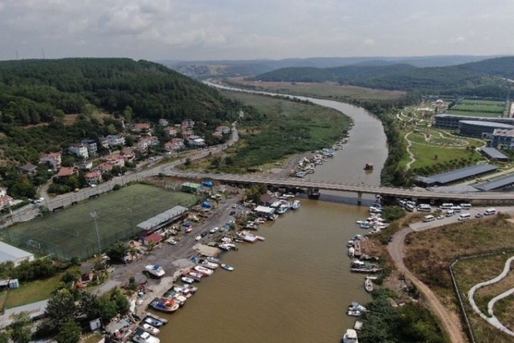 İstanbul Beykoz'da Riva sahili &ccedil;amura bulandı