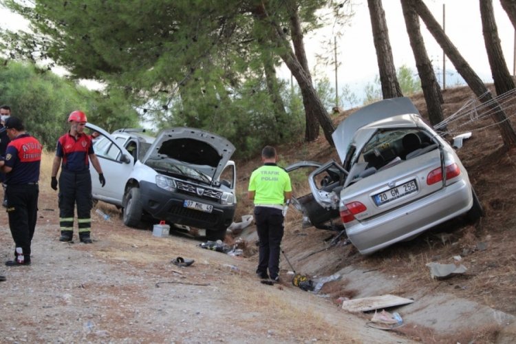 Aydın'da korkun&ccedil; kaza: 2 &ouml;l&uuml;, 3'&uuml; ağır 4 yaralı