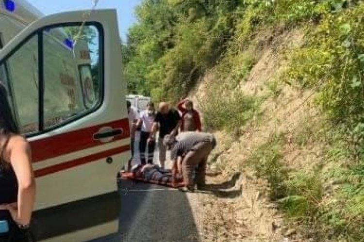 Sinop'ta bir kişi hareket halindeki ara&ccedil;tan d&uuml;şt&uuml;